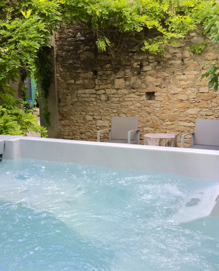 Maison Saint Jules Hot Tub1b